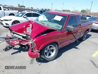 2002 Chevrolet S-10 LS with VIN 1GCCS19W828146820, listed as a IAAI auction lot 41946005 with Not Provided miles. Bid and sale history available at carsss.com. Image 2.