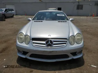 2007 Mercedes-Benz SL 550 z VIN WDBSK71F67F135651, wystawiony jako Copart lot #61680365 z przebiegiem 81 739 mil mil oraz Czysty tytuł • Clean title. Historia ofert i sprzedaży dostępna na DreamBid. Obrazek 5.
