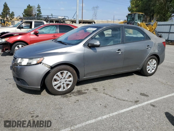 2010 Kia Forte EX z VIN KNAFU4A27A5260564, wystawiony jako Copart lot #55440345 z przebiegiem 169 444 mil mil oraz Szkoda całkowita • Salvage title. Historia ofert i sprzedaży dostępna na DreamBid. Obrazek 1.