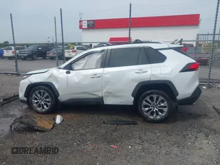 2024 Toyota RAV4 XLE Premium z VIN 2T3C1RFV3RW311870, wystawiony jako IAAI lot #42066945 z przebiegiem 16 237 mil mil oraz . Historia ofert i sprzedaży dostępna na DreamBid. Obrazek 14.