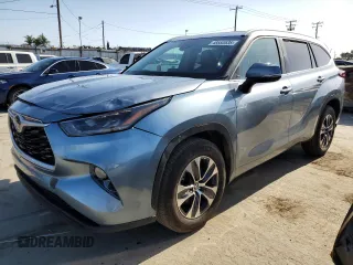 2024 Toyota Highlander LE z VIN 5TDKDRAH1RS535919, wystawiony jako Copart lot #48553535 z przebiegiem 10 214 mil mil oraz Szkoda całkowita • Salvage title. Historia ofert i sprzedaży dostępna na DreamBid. Obrazek 1.