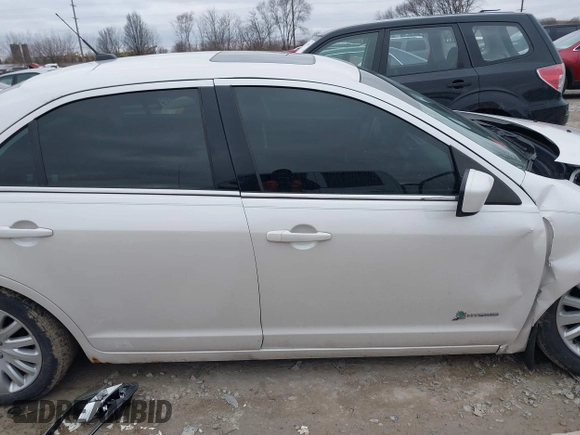 2011 Ford Fusion Hybrid with VIN 3FADP0L31BR316647, listed as a IAAI auction lot 41730126 with 162,354 mi miles. Bid and sale history available at carsss.com. Image 13.