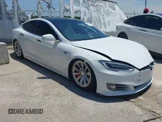 2018 Tesla Model S 75D z VIN 5YJSA1E25JF245269, wystawiony jako IAAI lot #42335263 z przebiegiem 56 086 mil mil oraz . Historia ofert i sprzedaży dostępna na DreamBid. Obrazek 1.