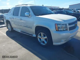 2013 Chevrolet Avalanche LTZ with VIN 3GNTKGE77DG202770, listed as a IAAI auction lot 41319811 with 188,015 mi miles. Bid and sale history available at carsss.com. Image 1.