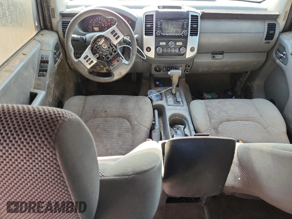 2015 Nissan Frontier SL z VIN 1N6AD0EV4FN702523, wystawiony jako Copart lot #64310095 z przebiegiem 146 012 mil mil oraz Czysty tytuł • Clean title. Historia ofert i sprzedaży dostępna na DreamBid. Obrazek 8.