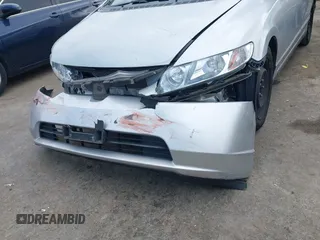 2008 Honda Civic LX z VIN 2HGFA16588H347830, wystawiony jako IAAI lot #41544521 z przebiegiem 175 166 mil mil oraz . Historia ofert i sprzedaży dostępna na DreamBid. Obrazek 6.