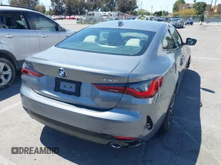 2023 BMW 4 Series 430i xDrive z VIN WBA73AP02PCM47839, wystawiony jako IAAI lot #42011819 z przebiegiem 8 545 mil mil oraz . Historia ofert i sprzedaży dostępna na DreamBid. Obrazek 4.