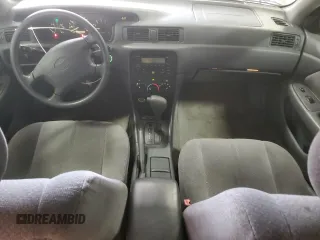 2001 Toyota Camry LE z VIN 4T1BF28K21U963819, wystawiony jako Copart lot #54551465 z przebiegiem 199 472 mil mil oraz Szkoda całkowita • Salvage title. Historia ofert i sprzedaży dostępna na DreamBid. Obrazek 8.