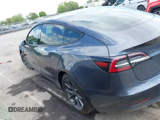 2022 Tesla Model 3 Long Range z VIN 5YJ3E1EB4NF175634, wystawiony jako IAAI lot #42021674 z przebiegiem 39 475 mil mil oraz . Historia ofert i sprzedaży dostępna na DreamBid. Obrazek 14.