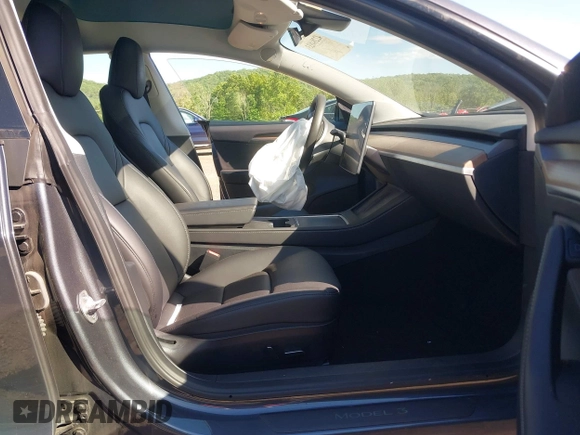 2023 Tesla Model 3 z VIN 5YJ3E1EA2PF492659, wystawiony jako IAAI lot #42284833 z przebiegiem 41 205 mil mil oraz . Historia ofert i sprzedaży dostępna na DreamBid. Obrazek 5.