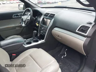 2014 Ford Explorer XLT z VIN 1FM5K8D87EGA95018, wystawiony jako IAAI lot #40465950 z przebiegiem 127 634 mil mil oraz . Historia ofert i sprzedaży dostępna na DreamBid. Obrazek 5.