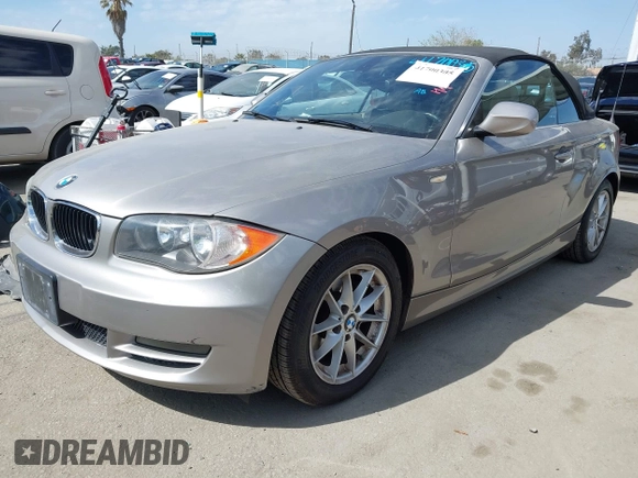 2011 BMW 1 Series 128i с VIN WBAUN1C56BVH82939, выставлен на аукционе IAAI как лот 41700305 с пробегом 91 792 миль миль и . История ставок и продаж доступна на DreamBid. Изображение 2.