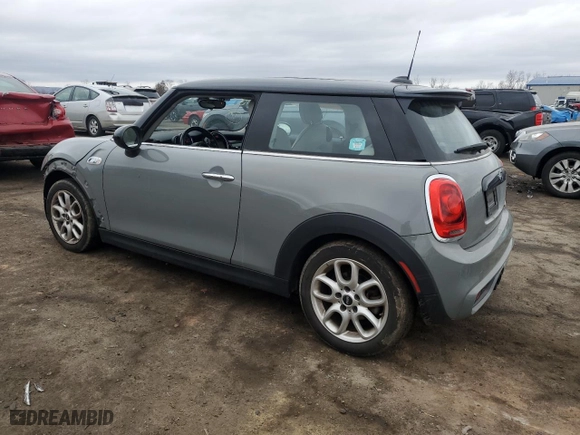 2016 MINI Cooper Hardtop S with VIN WMWXP7C55G3B92633, listed as a Copart auction lot 47946985 with 112,104 mi miles and Salvage Title. Bid and sale history available at carsss.com. Image 2.