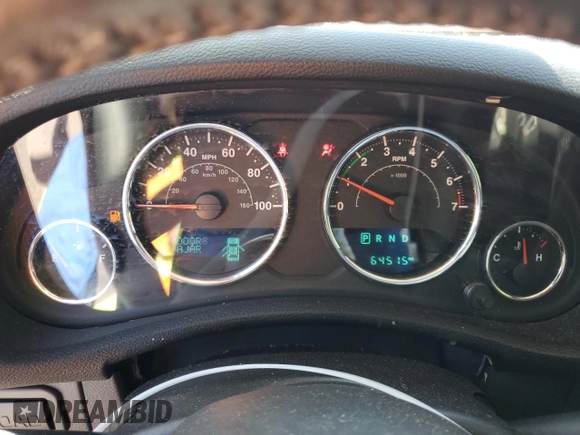 2017 Jeep Wrangler Unlimited Rubicon z VIN 1C4BJWFG6HL724069, wystawiony jako Copart lot #55773055 z przebiegiem 64 515 mil mil oraz Szkoda całkowita • Salvage title. Historia ofert i sprzedaży dostępna na DreamBid. Obrazek 9.