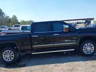 2019 GMC Sierra 2500HD Denali with VIN 1GT12SEY3KF207121, listed as a IAAI auction lot 38782753 with 87,337 mi miles. Bid and sale history available at carsss.com. Image 14.