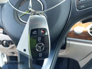 2017 Mercedes-Benz E 300 Luxury с VIN WDDZF4KB3HA058028, выставлен на аукционе IAAI как лот 42604102 с пробегом 70 078 миль миль и . История ставок и продаж доступна на DreamBid. Изображение 11.