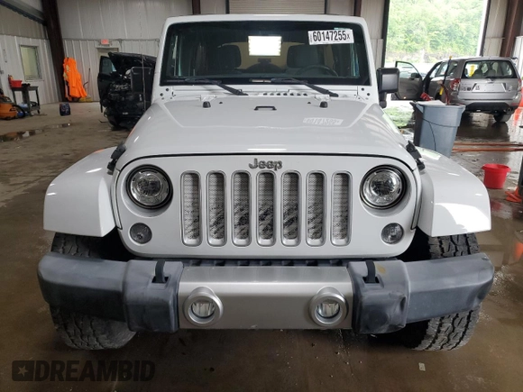 2017 Jeep Wrangler Unlimited Sahara z VIN 1C4BJWEG4HL701813, wystawiony jako Copart lot #60147255 z przebiegiem 49 924 mil mil oraz Szkoda całkowita • Salvage title. Historia ofert i sprzedaży dostępna na DreamBid. Obrazek 5.