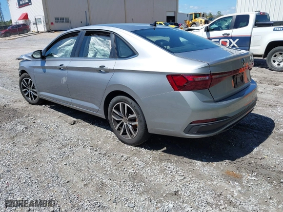 2025 Volkswagen Jetta SE with VIN 3VWEX7BU6SM018350, listed as a IAAI auction lot 41862195 with 9,131 mi miles. Bid and sale history available at carsss.com. Image 3.