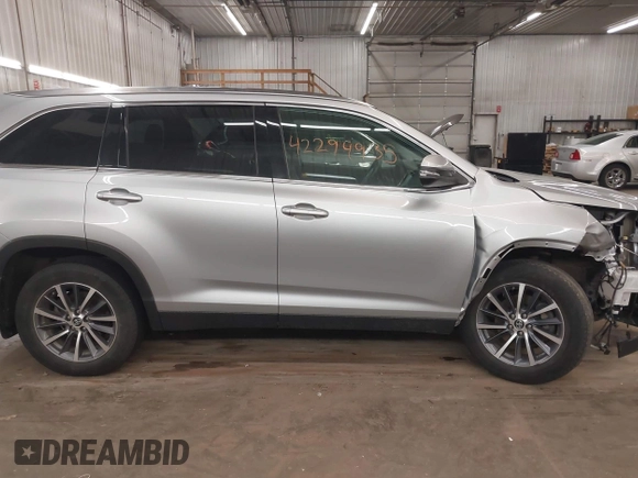 2019 Toyota Highlander SE with VIN 5TDJZRFH4KS612004, listed as a IAAI auction lot 42294935 with 47,603 mi miles and . Bid and sale history available at DreamBid. Image 14.