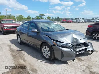 2024 Nissan Sentra S z VIN 3N1AB8BV7RY390221, wystawiony jako IAAI lot #41944821 z przebiegiem 11 852 mil mil oraz . Historia ofert i sprzedaży dostępna na DreamBid. Obrazek 1.