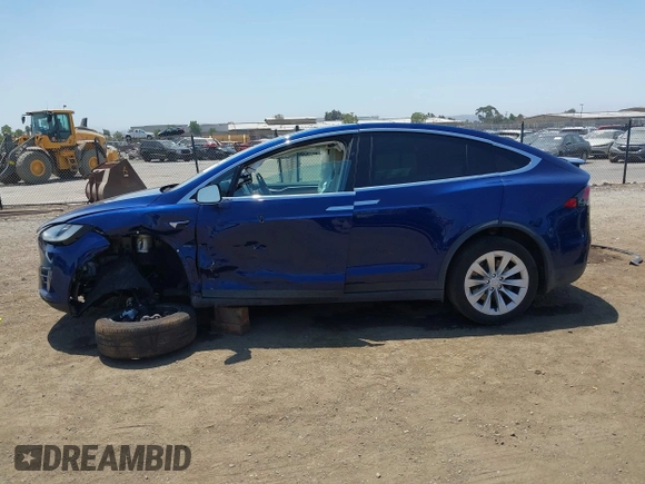 2017 Tesla Model X 90D z VIN 5YJXCBE24HF044656, wystawiony jako IAAI lot #40054420 z przebiegiem 137 621 mil mil oraz . Historia ofert i sprzedaży dostępna na DreamBid. Obrazek 15.