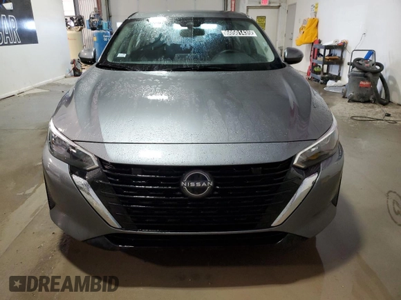 2024 Nissan Sentra SV z VIN 3N1AB8CVXRY233782, wystawiony jako Copart lot #60501435 z przebiegiem 28 629 mil mil oraz Czysty tytuł • Clean title. Historia ofert i sprzedaży dostępna na DreamBid. Obrazek 5.