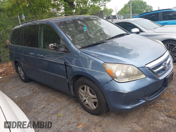 2005 Honda Odyssey EX-L with VIN 5FNRL38685B113633, listed as a IAAI auction lot 42035706 with 320,335 mi miles. Bid and sale history available at carsss.com. Image 1.