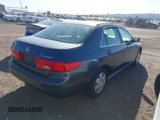 2005 Honda Accord LX z VIN 3HGCM56445G711925, wystawiony jako IAAI lot #41766803 z przebiegiem 271 714 mil mil oraz . Historia ofert i sprzedaży dostępna na DreamBid. Obrazek 4.