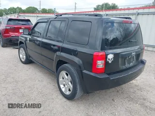 2009 Jeep Patriot Sport with VIN 1J8FT28B29D165484, listed as a IAAI auction lot 41939764 with 116,743 mi miles. Bid and sale history available at carsss.com. Image 3.