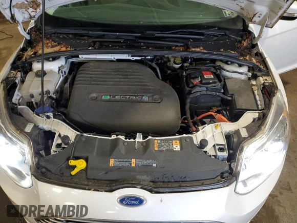 2014 Ford Focus Electric z VIN 1FADP3R45EL344648, wystawiony jako Copart lot #57118335 z przebiegiem 60 347 mil mil oraz Szkoda całkowita • Salvage title. Historia ofert i sprzedaży dostępna na DreamBid. Obrazek 11.
