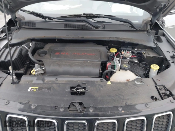 2018 Jeep Compass Altitude with VIN 3C4NJDBB5JT259158, listed as a IAAI auction lot 41752829 with 71,008 mi miles and . Bid and sale history available at carsss.com. Image 10.