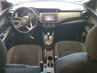 2020 Nissan Kicks S z VIN 3N1CP5BV0LL555751, wystawiony jako Copart lot #52790705 z przebiegiem 82 747 mil mil oraz Czysty tytuł • Clean title. Historia ofert i sprzedaży dostępna na DreamBid. Obrazek 8.