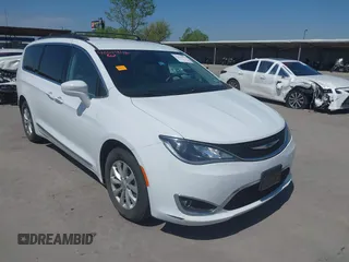 2017 Chrysler Pacifica Touring L z VIN 2C4RC1BGXHR759030, wystawiony jako IAAI lot #42019116 z przebiegiem 110 454 mil mil oraz . Historia ofert i sprzedaży dostępna na DreamBid. Obrazek 1.