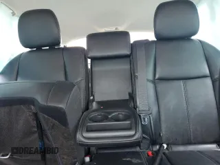 2019 Nissan Pathfinder SV z VIN 5N1DR2MM8KC636436, wystawiony jako Copart lot #59917995 z przebiegiem Nie podano mil oraz Szkoda całkowita • Salvage title. Historia ofert i sprzedaży dostępna na DreamBid. Obrazek 10.