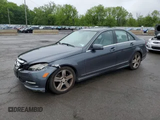 2011 Mercedes-Benz C 300 Sport z VIN WDDGF8BB6BA508194, wystawiony jako Copart lot #58085695 z przebiegiem 102 385 mil mil oraz Szkoda całkowita • Salvage title. Historia ofert i sprzedaży dostępna na DreamBid. Obrazek 1.