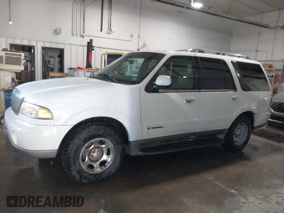 2002 Lincoln Navigator z VIN 5LMFU28R32LJ18485, wystawiony jako IAAI lot #41718606 z przebiegiem 228 590 mil mil oraz . Historia ofert i sprzedaży dostępna na DreamBid. Obrazek 15.