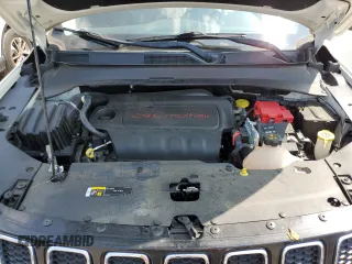2019 Jeep Compass Latitude z VIN 3C4NJDBB4KT704264, wystawiony jako Copart lot #67137964 z przebiegiem 58 018 mil mil oraz Szkoda całkowita • Salvage title. Historia ofert i sprzedaży dostępna na DreamBid. Obrazek 12.