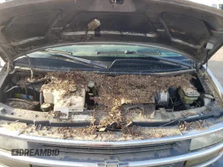 2001 Chevrolet Express with VIN 1GAHG39R311195694, listed as a Copart auction lot 43841625 with Not Provided miles and Salvage Title. Bid and sale history available at carsss.com. Image 12.