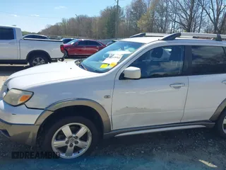 2005 Mitsubishi Outlander XLS with VIN JA4LX41F55U004879, listed as a IAAI auction lot 41835968 with 212,199 mi miles. Bid and sale history available at carsss.com. Image 6.