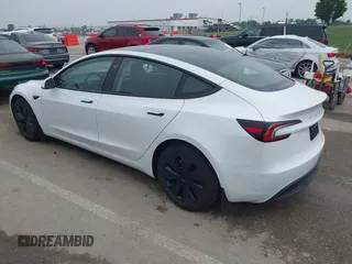 2025 Tesla Model 3 Long Range с VIN 5YJ3E1EB5SF893625, выставлен на аукционе IAAI как лот 42476724 с пробегом 4 445 миль миль и . История ставок и продаж доступна на DreamBid. Изображение 3.