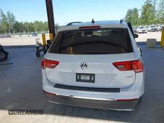 2018 Volkswagen Tiguan SEL z VIN 3VV2B7AX0JM197274, wystawiony jako IAAI lot #42392421 z przebiegiem 45 453 mil mil oraz . Historia ofert i sprzedaży dostępna na DreamBid. Obrazek 16.