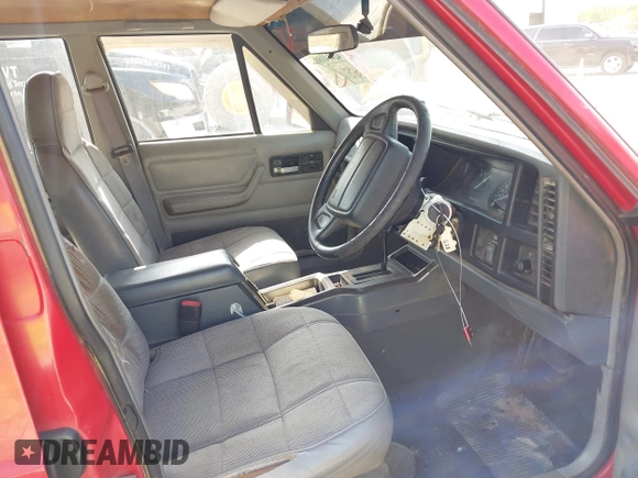 1996 Jeep Cherokee z VIN 1J4FB28S4TL145447, wystawiony jako IAAI lot #42414080 z przebiegiem 437 448 mil mil oraz . Historia ofert i sprzedaży dostępna na DreamBid. Obrazek 5.
