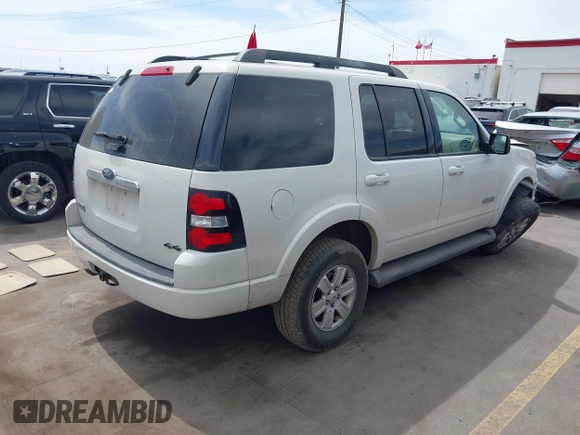2008 Ford Explorer XLT with VIN 1FMEU73E28UA45435, listed as a IAAI auction lot 42014934 with 207,072 mi miles. Bid and sale history available at carsss.com. Image 4.