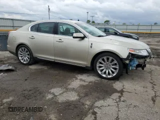 2011 Lincoln MKS z VIN 1LNHL9DR1BG608963, wystawiony jako Copart lot #55390335 z przebiegiem 162 383 mil mil oraz Szkoda całkowita • Salvage title. Historia ofert i sprzedaży dostępna na DreamBid. Obrazek 4.