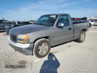 1999 GMC New Sierra 1500 SLE with VIN 1GTEC14V7XZ510697, listed as a Copart auction lot 42697165 with 284,407 mi miles and Salvage Title. Bid and sale history available at carsss.com. Image 1.