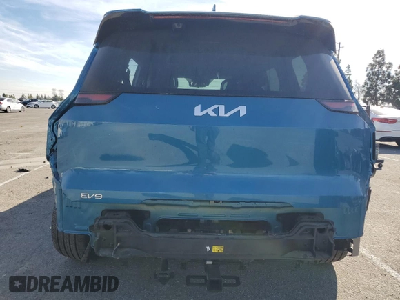 2024 Kia EV9 Land with VIN KNDADFS59R6027390, listed as a Copart auction lot 43252855 with 7,376 mi miles and Salvage Title. Bid and sale history available at carsss.com. Image 6.