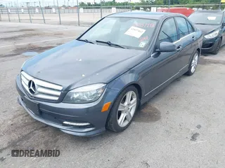 2011 Mercedes-Benz C 300 Sport z VIN WDDGF5EB8BR162211, wystawiony jako IAAI lot #42437442 z przebiegiem 149 419 mil mil oraz . Historia ofert i sprzedaży dostępna na DreamBid. Obrazek 2.