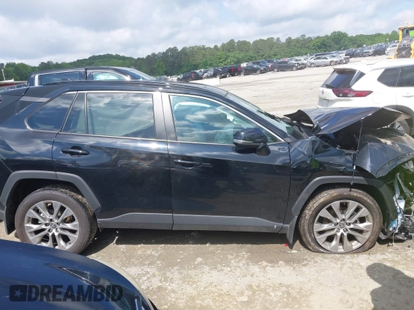 2024 Toyota RAV4 XLE Premium z VIN 2T3C1RFV5RC273009, wystawiony jako IAAI lot #42203695 z przebiegiem 21 641 mil mil oraz . Historia ofert i sprzedaży dostępna na DreamBid. Obrazek 13.