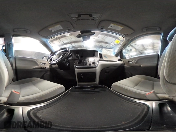 2018 Toyota Sienna LE Auto Access Seat with VIN 5TDKZ3DC3JS906162, listed as a IAAI auction lot 41863331 with 200,655 mi miles. Bid and sale history available at carsss.com. Image 18.