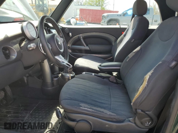 2008 MINI Convertible z VIN WMWRF335X8TG18578, wystawiony jako Copart lot #52097125 z przebiegiem 73 743 mil mil oraz Szkody całkowita. Historia ofert i sprzedaży dostępna na DreamBid. Obrazek 7.